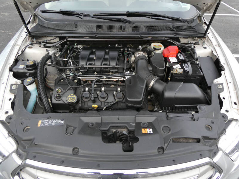 2017 Ford Taurus SE