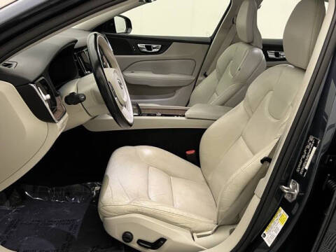 2022 Volvo S60 B5 Momentum