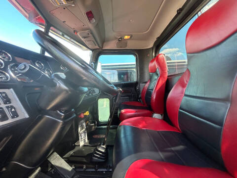 2017 Peterbilt 389