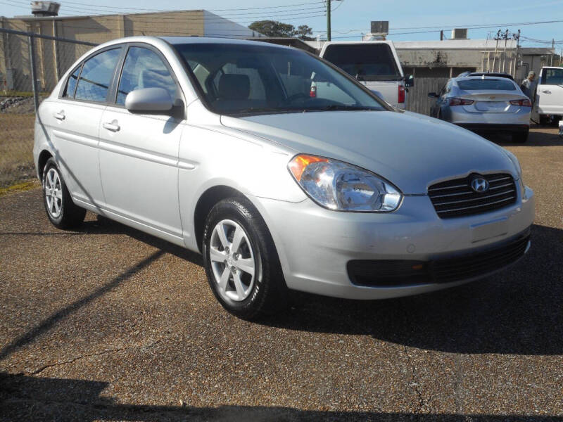 2011 Hyundai Accent for sale at STRAHAN AUTO SALES INC in Hattiesburg MS