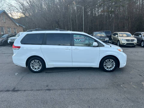 2014 Toyota Sienna XLE 8-Passenger