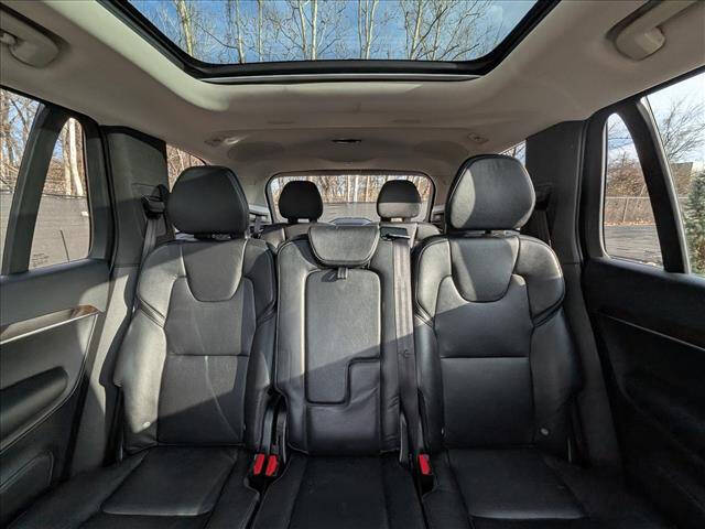 2016 Volvo XC90 T6 Momentum