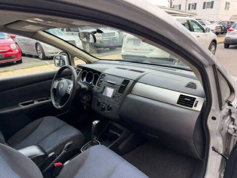 2011 Nissan Versa 1.8 SL