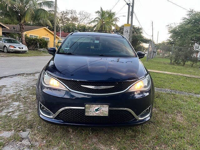 2017 Chrysler Pacifica Touring-L