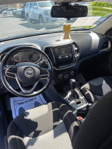 2017 Jeep Cherokee Sport