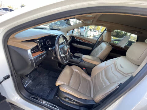 2017 Cadillac XT5 Platinum