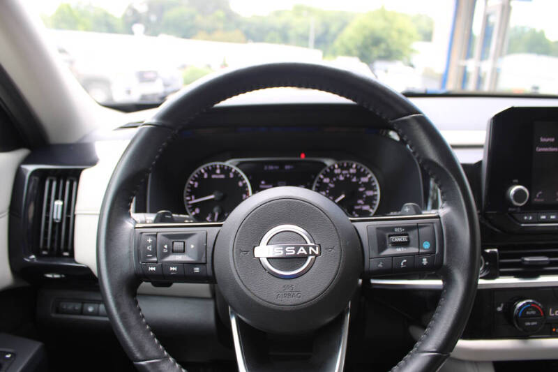 2023 Nissan Pathfinder SV