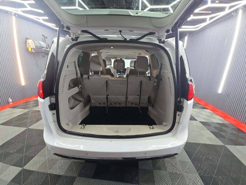 2017 Chrysler Pacifica Touring-L