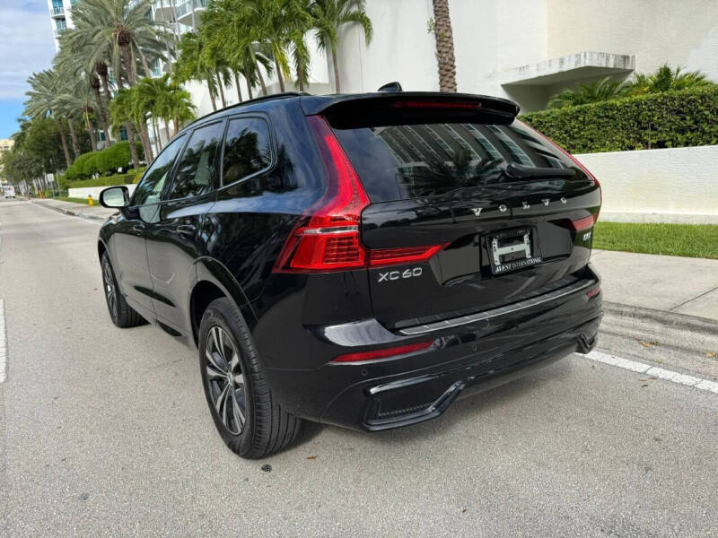 2025 Volvo XC60 B5 Core Dark Theme