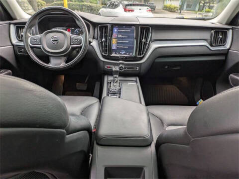 2020 Volvo XC60 T5 Momentum