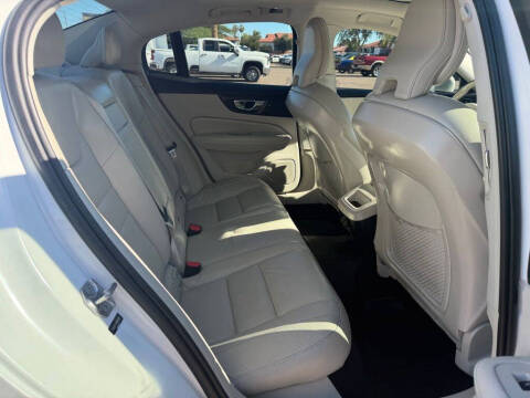 2021 Volvo S60 T5 Momentum