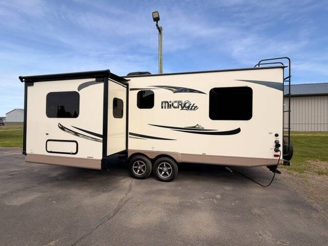 2017 Forest River Flagstaff MicroLite 25FKS