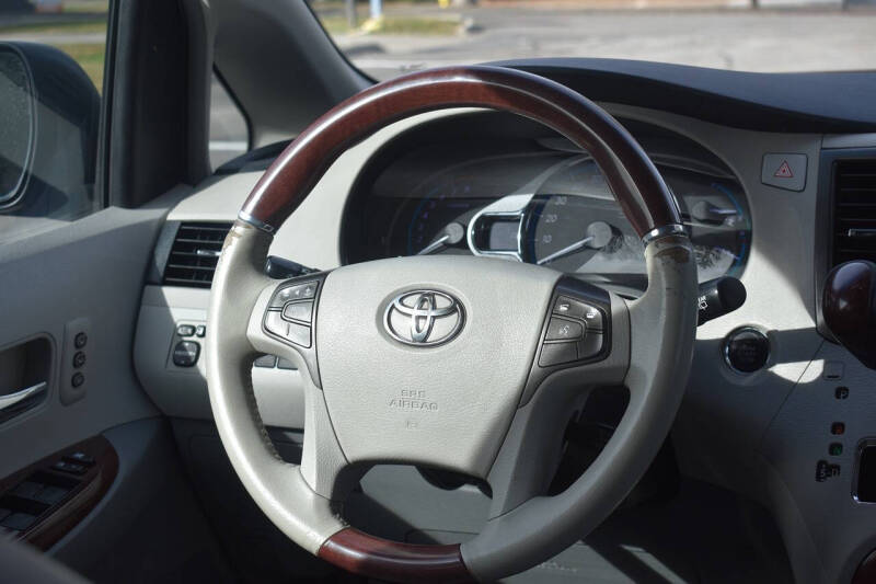 2014 Toyota Sienna Limited 7-Passenger