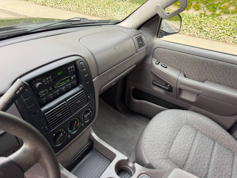 2002 Ford Explorer XLS