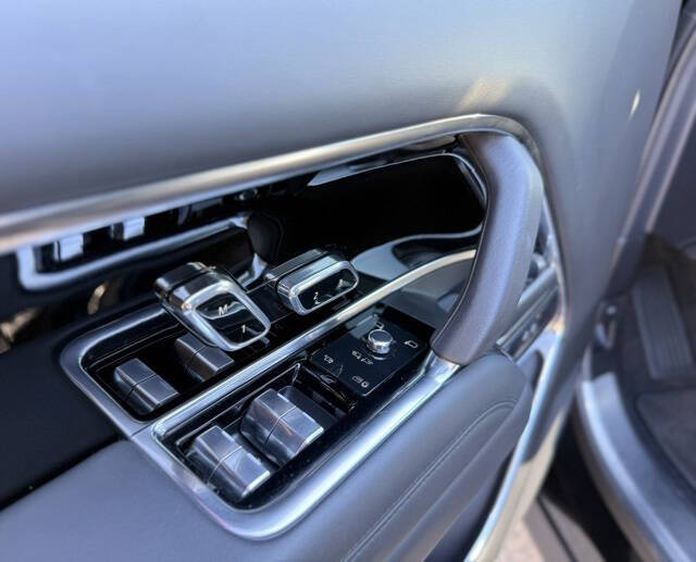 2024 Land Rover Range Rover P400 SE LWB