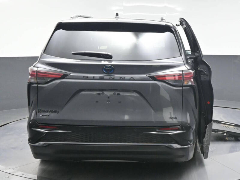 2025 Toyota Sienna XSE 7-Passenger