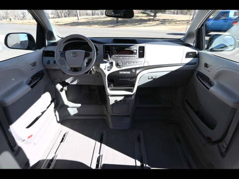 2013 Toyota Sienna LE Mobility 7-Passenger