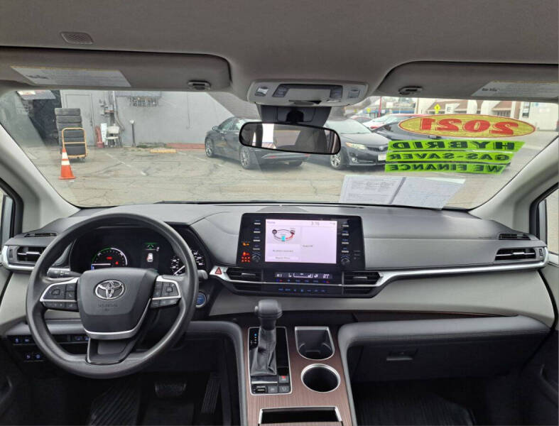 2021 Toyota Sienna LE 8-Passenger