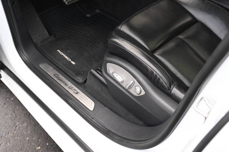 2016 Porsche Cayenne GTS