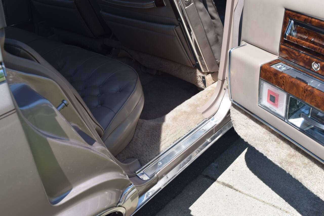 1991 Cadillac Brougham 145