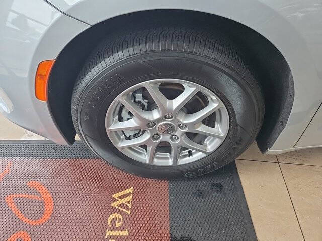 2022 Chrysler Voyager LX