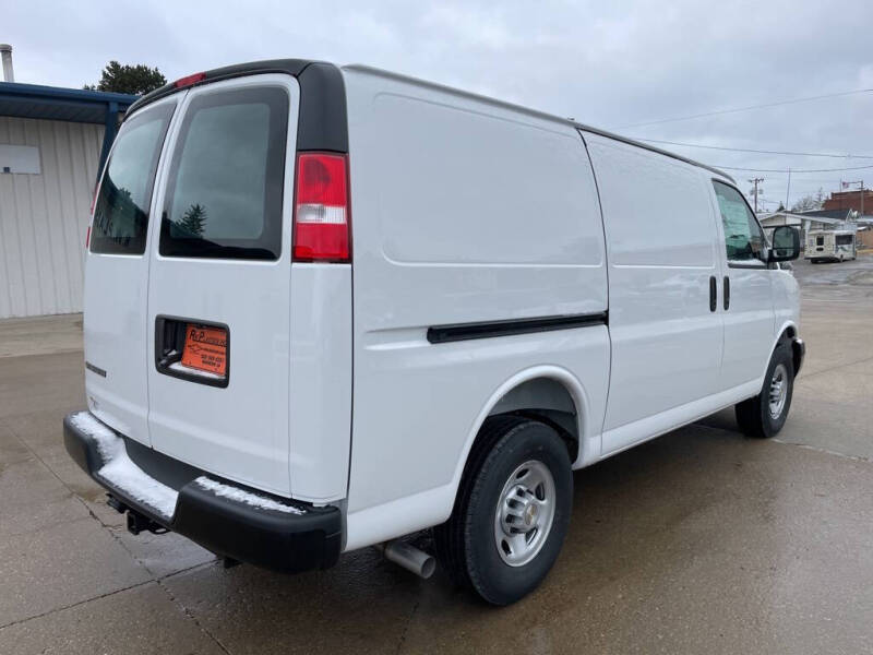 2025 Chevrolet Express 3500
