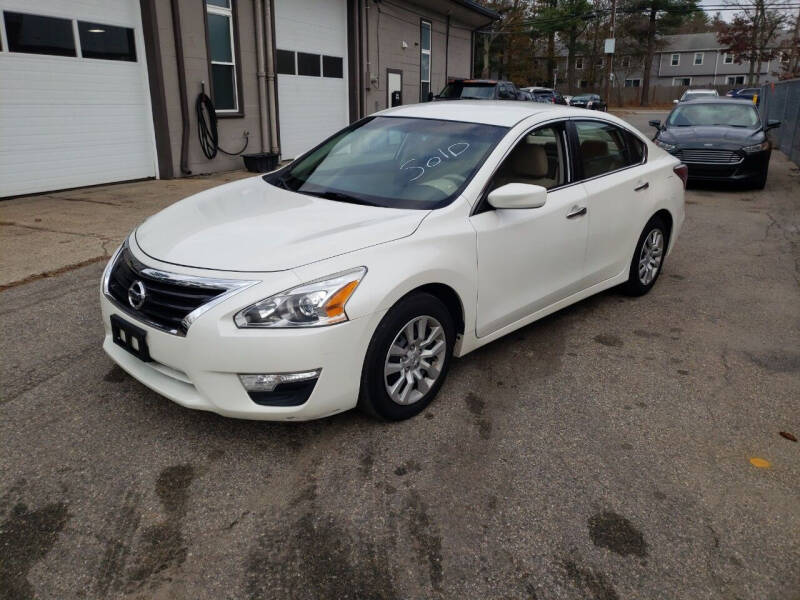 2015 Nissan Altima for sale at Topham Automotive Inc. in Middleboro MA