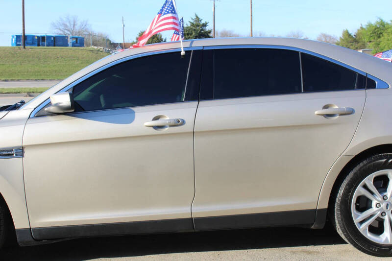 2017 Ford Taurus SEL