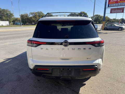 2022 Nissan Pathfinder SV