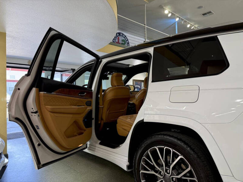 2023 Jeep Grand Cherokee L Summit Reserve