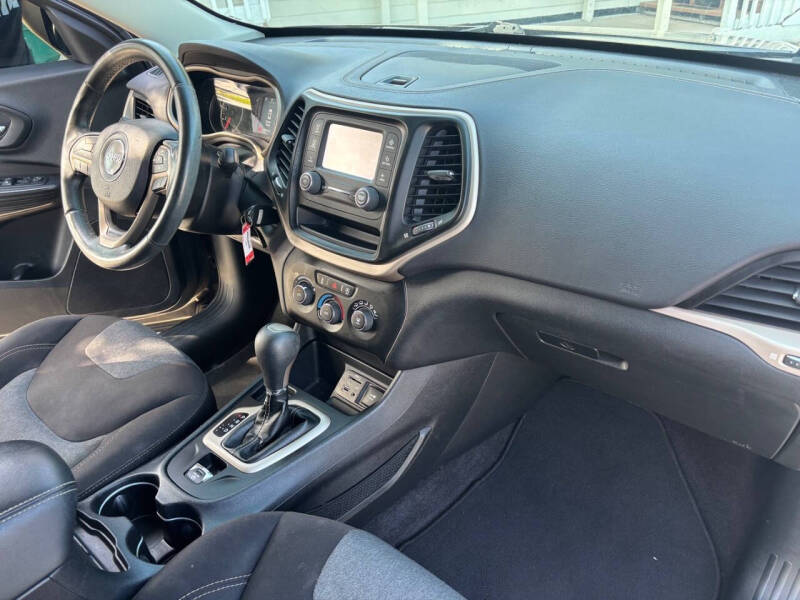 2017 Jeep Cherokee Sport