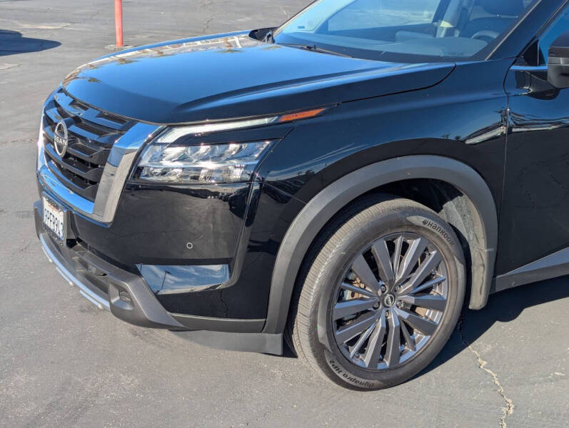 2024 Nissan Pathfinder SL