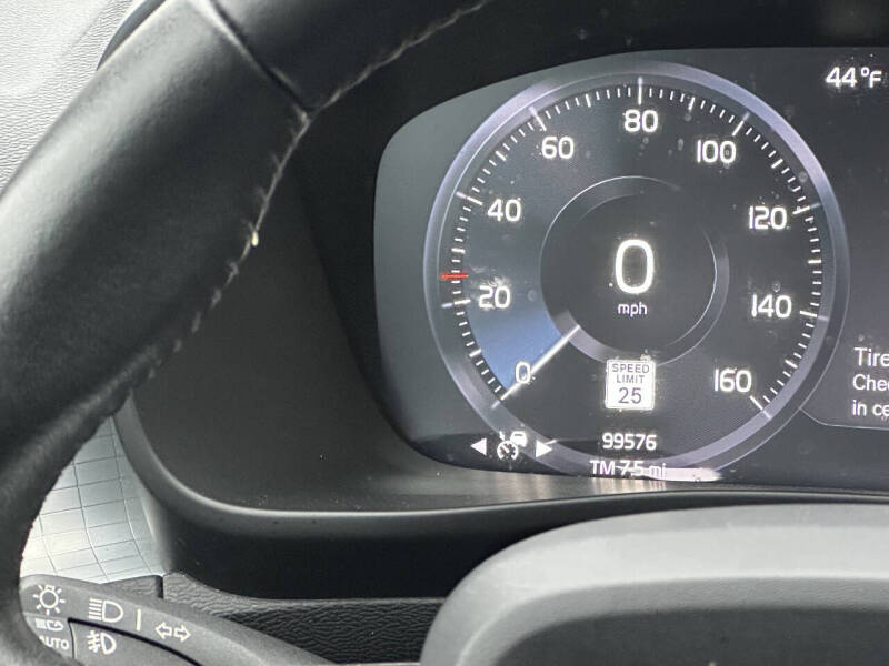 2019 Volvo XC40 T5 Momentum