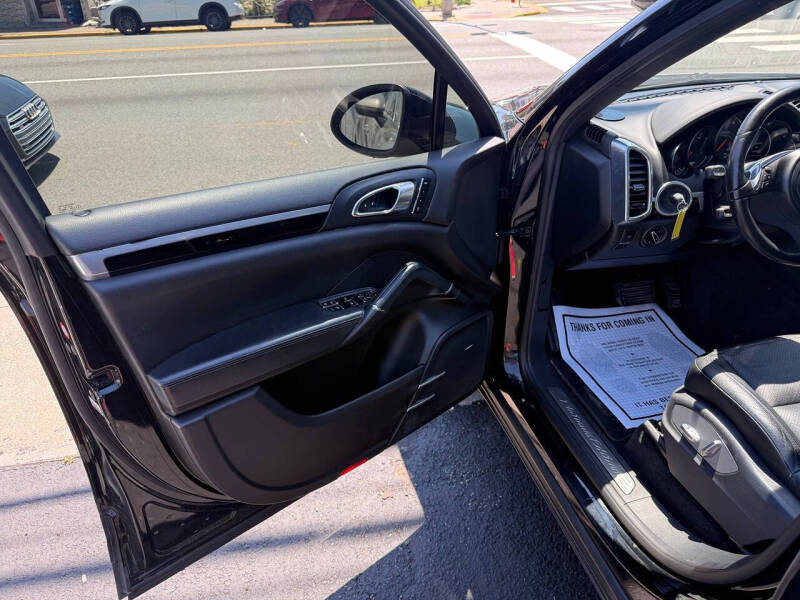 2014 Porsche Cayenne Platinum