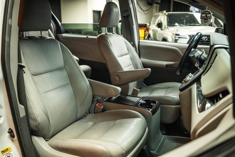 2017 Toyota Sienna XLE Premium 8-Passenger