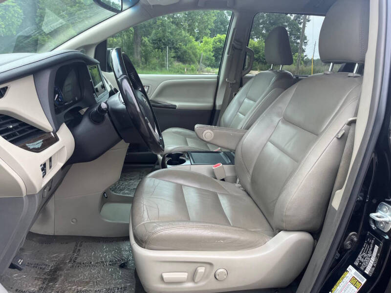 2016 Toyota Sienna XLE Premium 8-Passenger