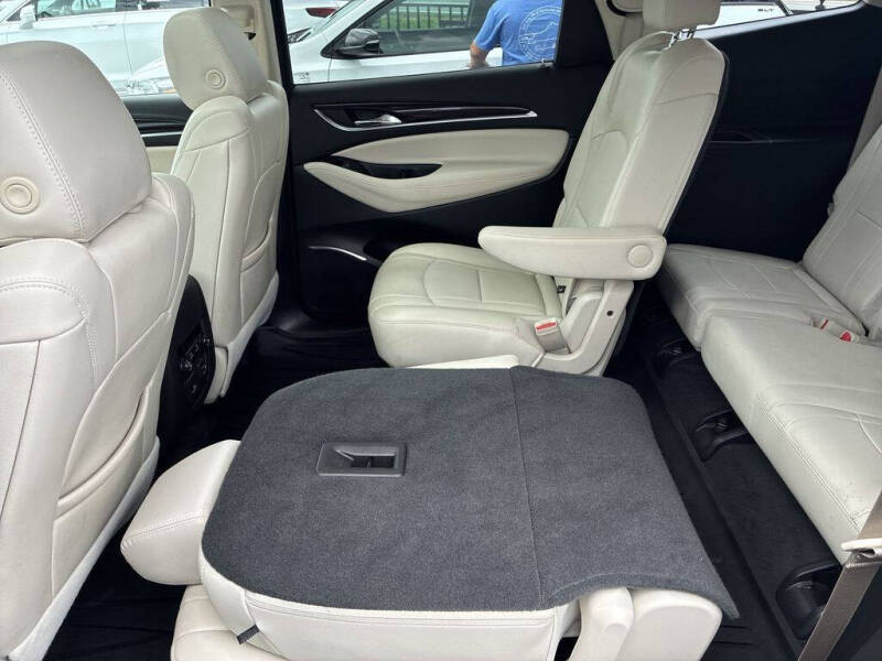 2023 Buick Enclave Essence