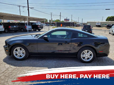 2014 Ford Mustang for sale at Meadows Motor Company in Cleburne TX