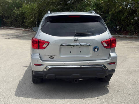 2017 Nissan Pathfinder SL