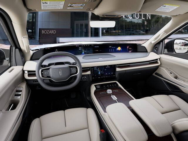 2027 Lincoln Navigator Premiere