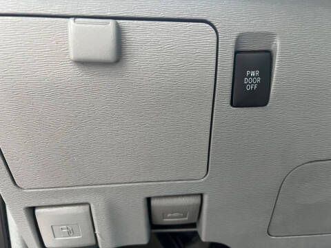 2012 Toyota Sienna LE 7-Passenger