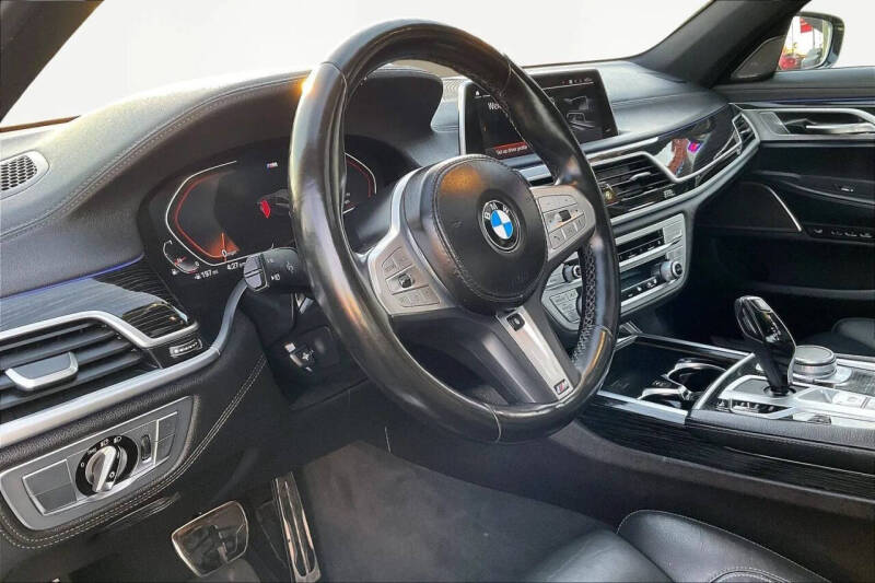 2022 BMW 7 Series 740i