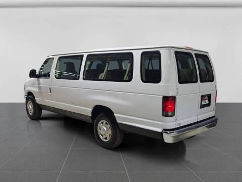 2011 Ford E-Series E-350 SD XLT