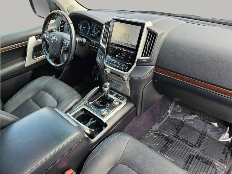 2017 Toyota Land Cruiser