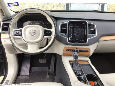 2022 Volvo XC90 T6 Momentum 7-Passenger
