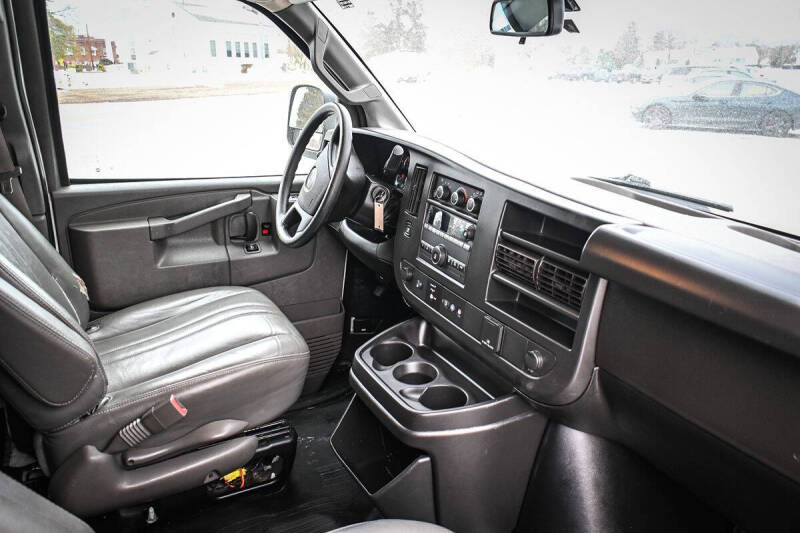 2022 GMC Savana 2500