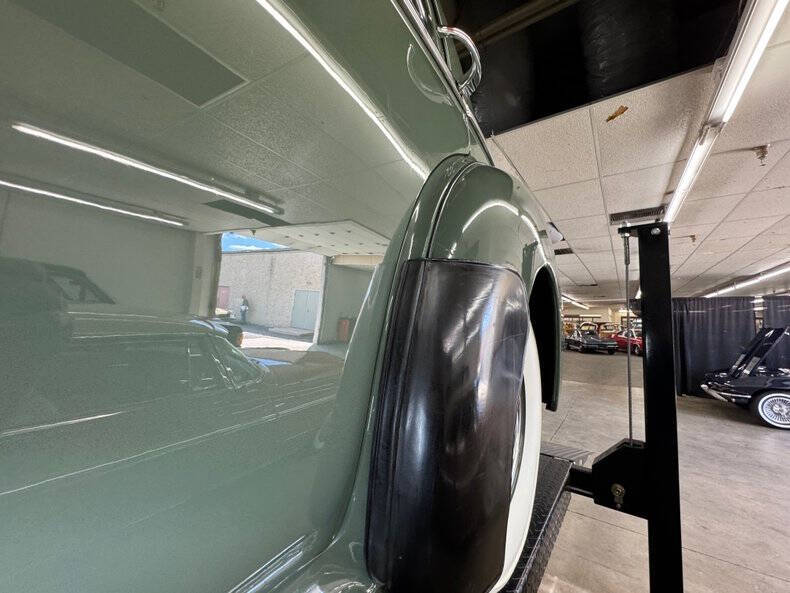 1940 Oldsmobile Custom Cruiser