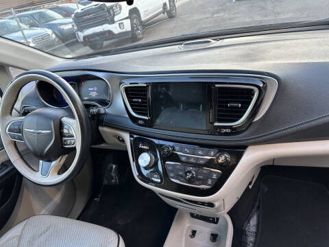 2017 Chrysler Pacifica Hybrid Platinum