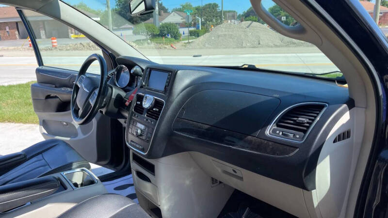 2014 Chrysler Town and Country Touring