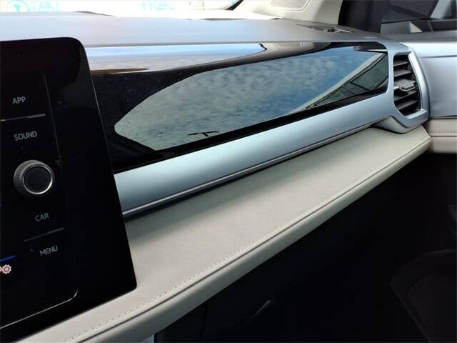 2025 Volkswagen Taos SE